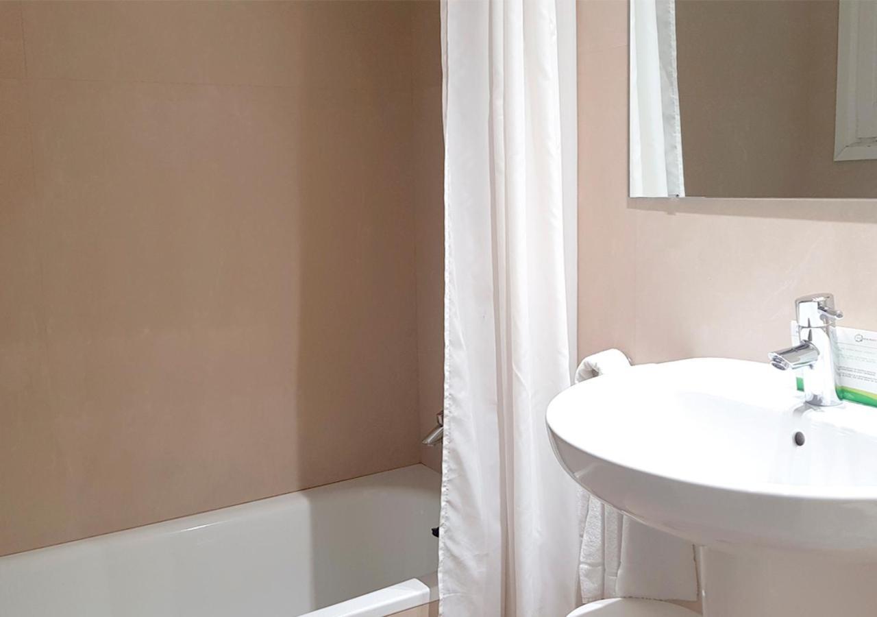 Triple Room,744398908:JPEG