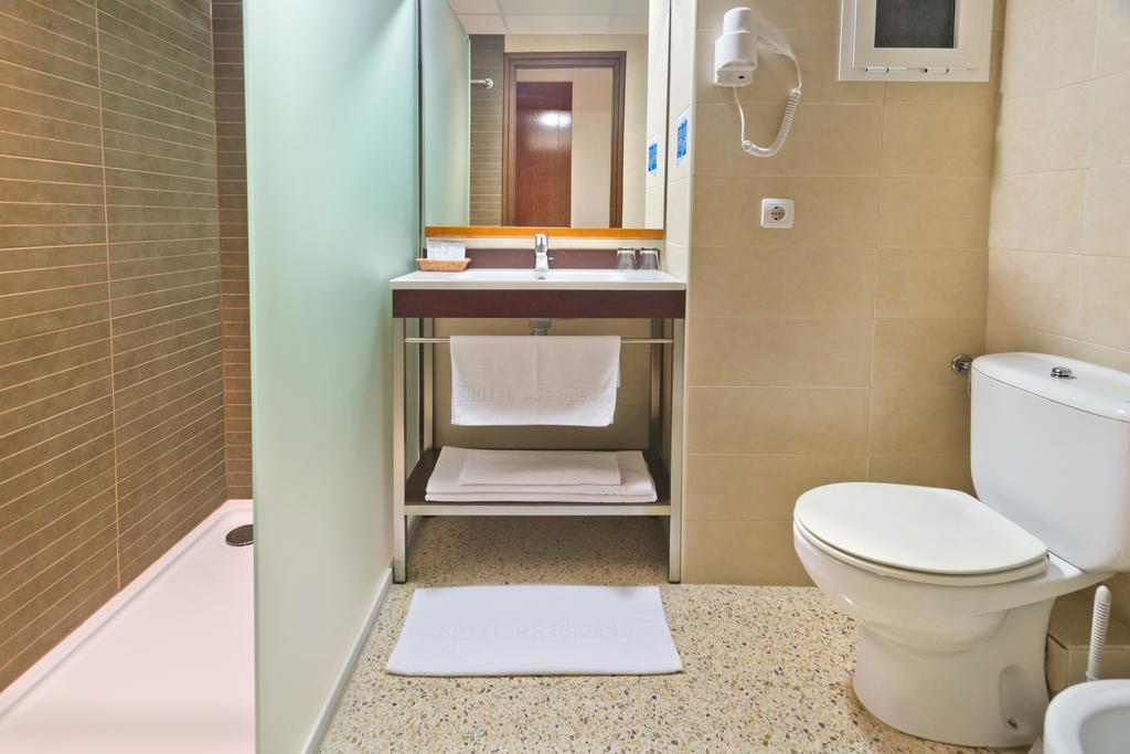 Single Room with Balcony,123119611:JPEG
