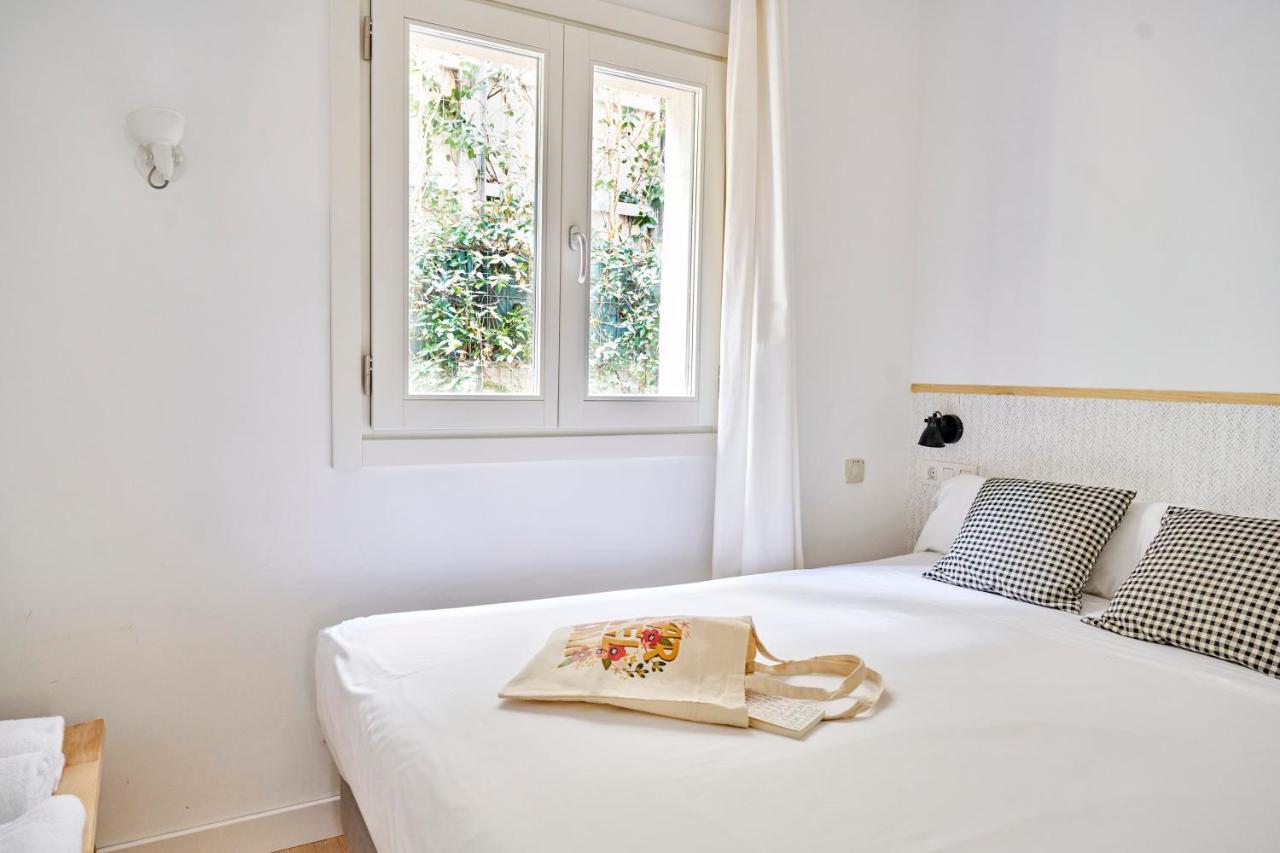 Two-Bedroom Apartment with kitchen,1207340221:JPEG