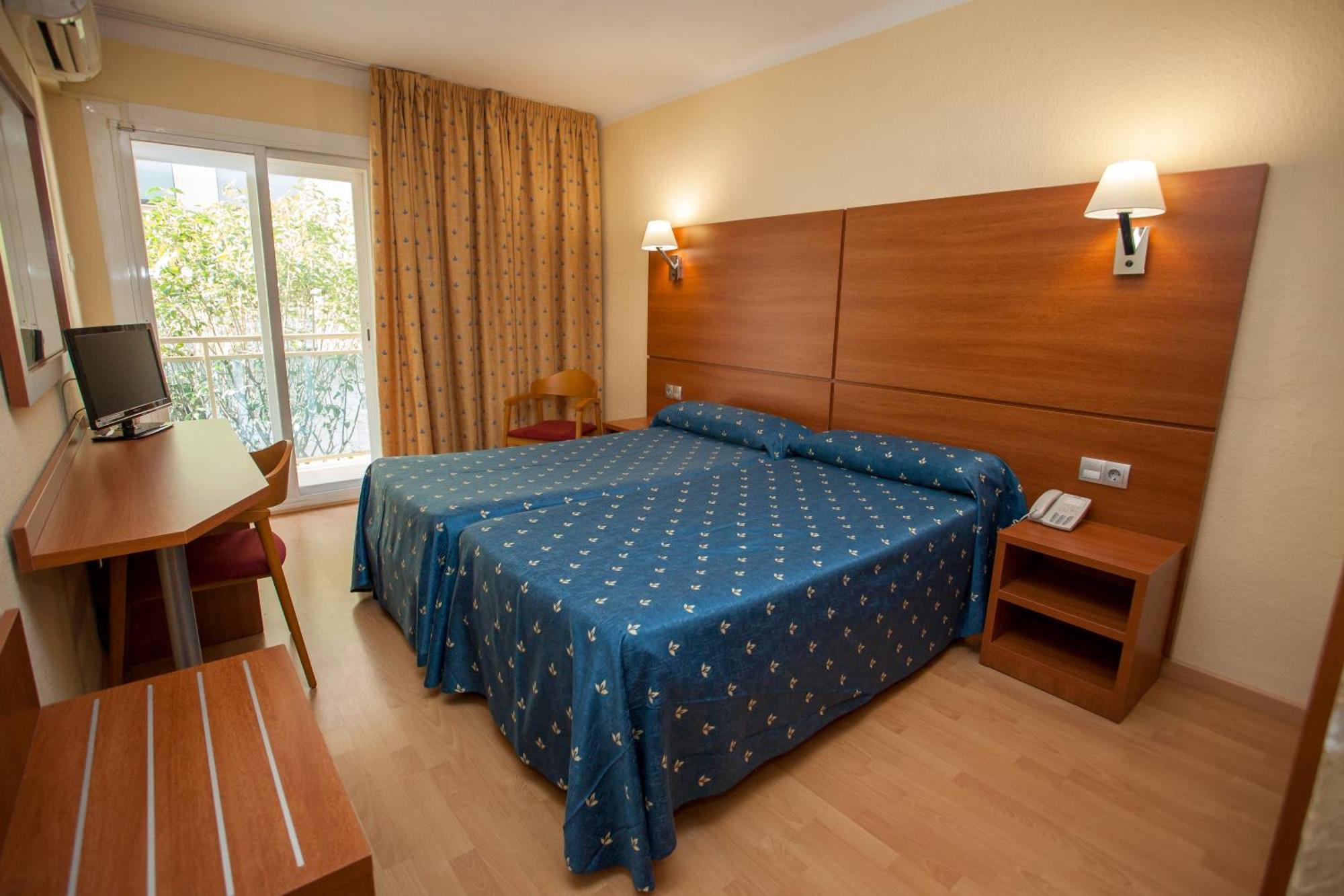 Twin Room,1337755628:JPEG