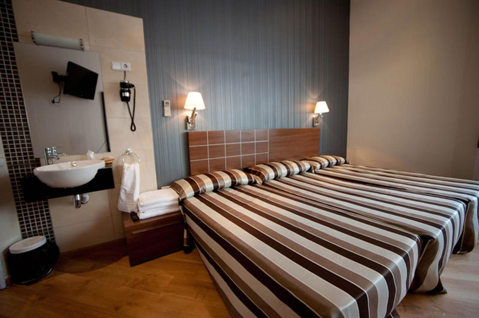 Double or Twin Room,65086564:JPEG