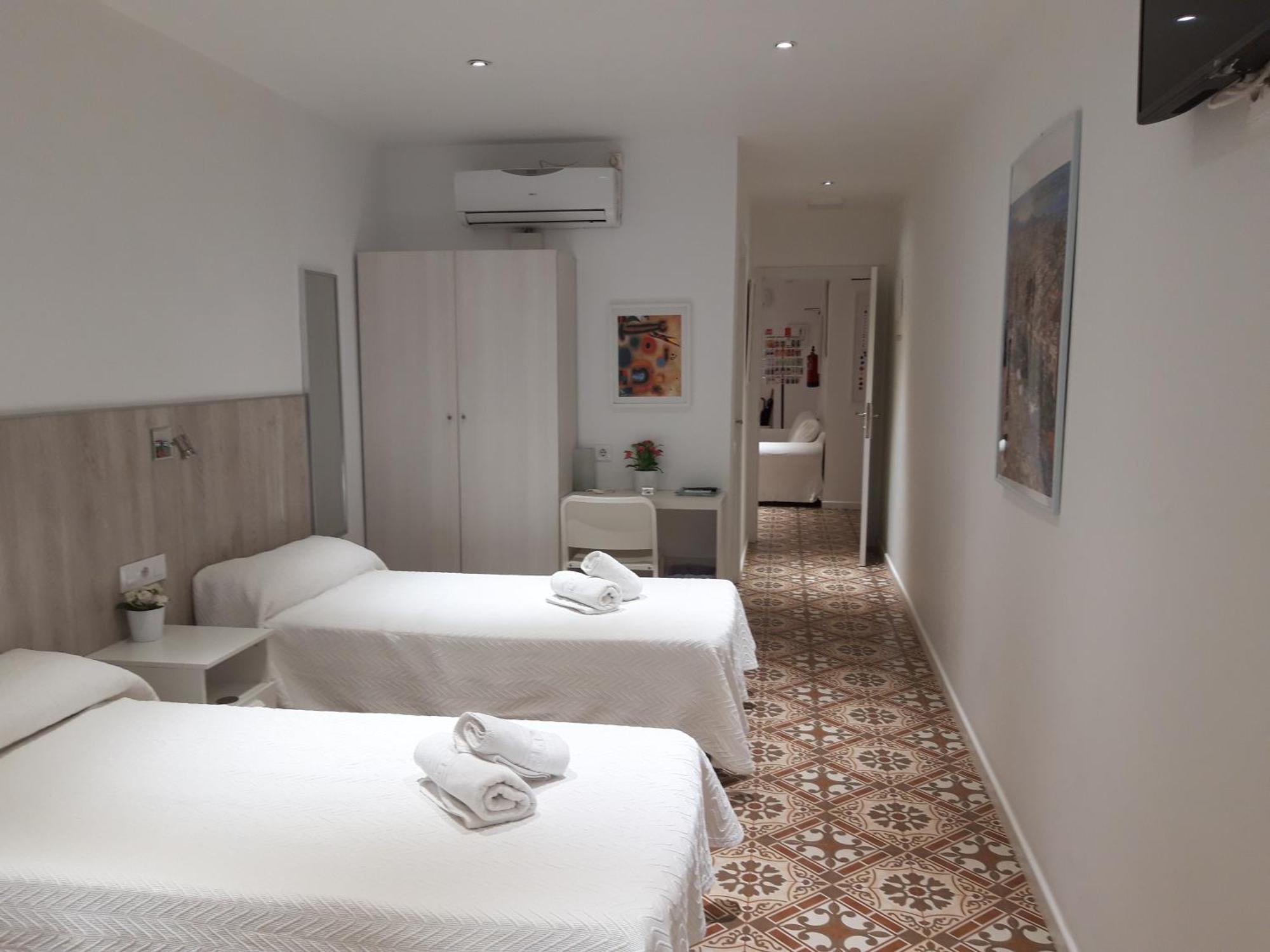 Triple Room Private Bathroom,820684454:JPEG