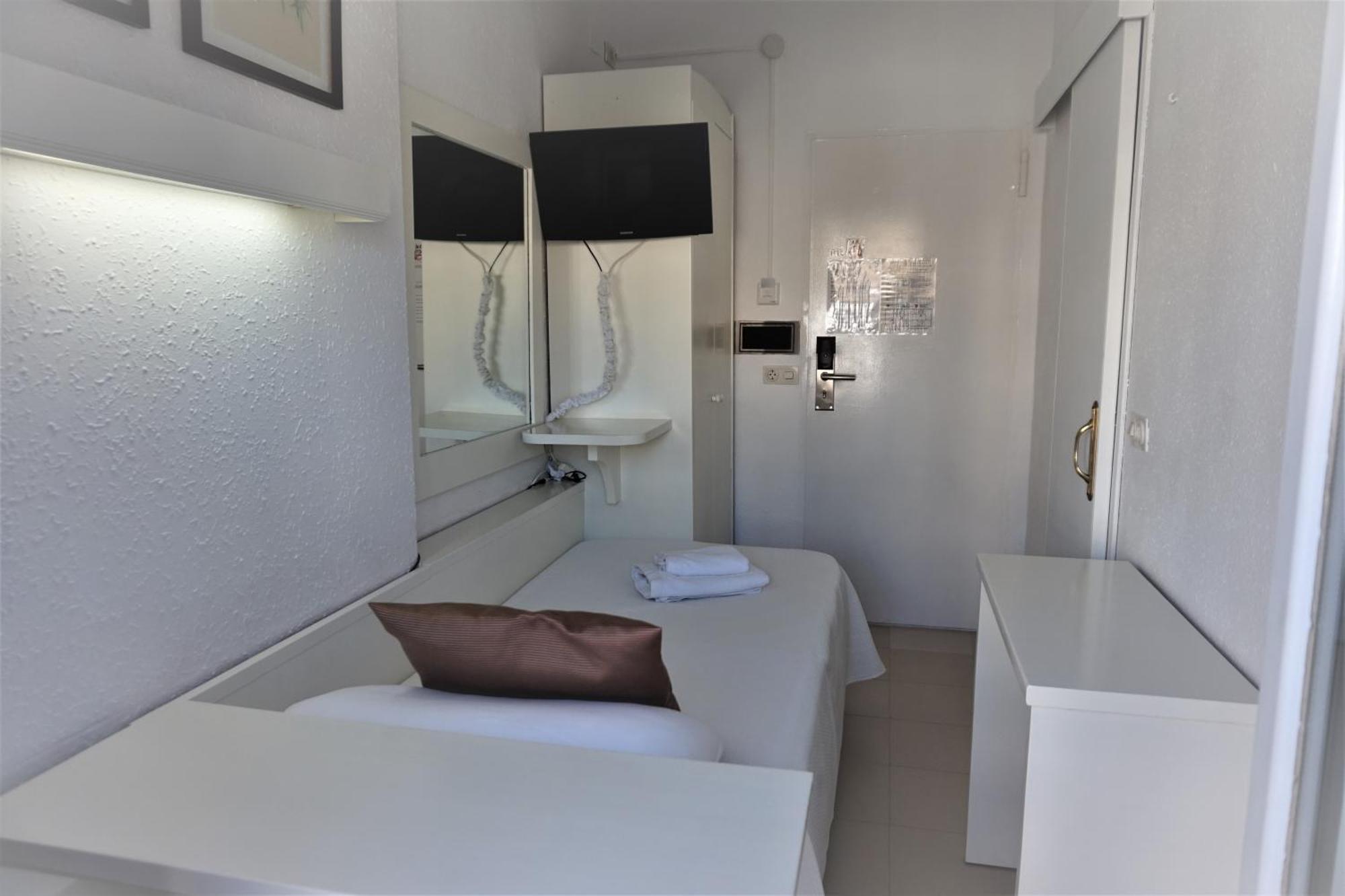 Single Room,1226912525:JPEG