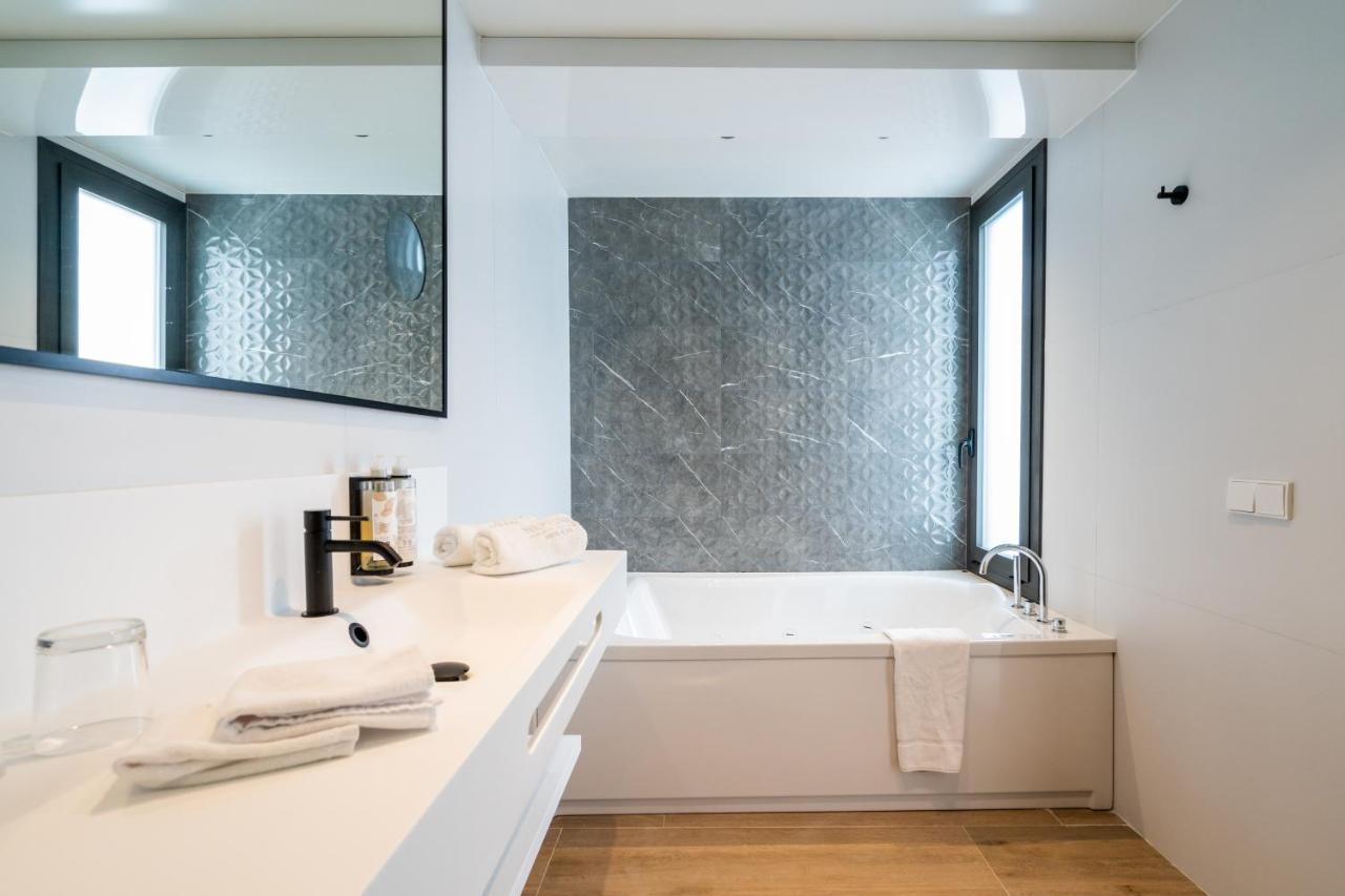 Double Room indoor Jacuzzi Balcony