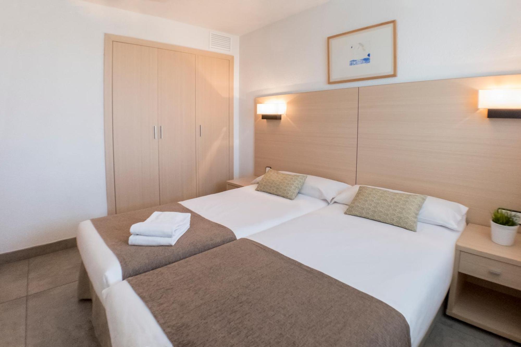 One-Bedroom Apartment 2,1272761290:JPEG