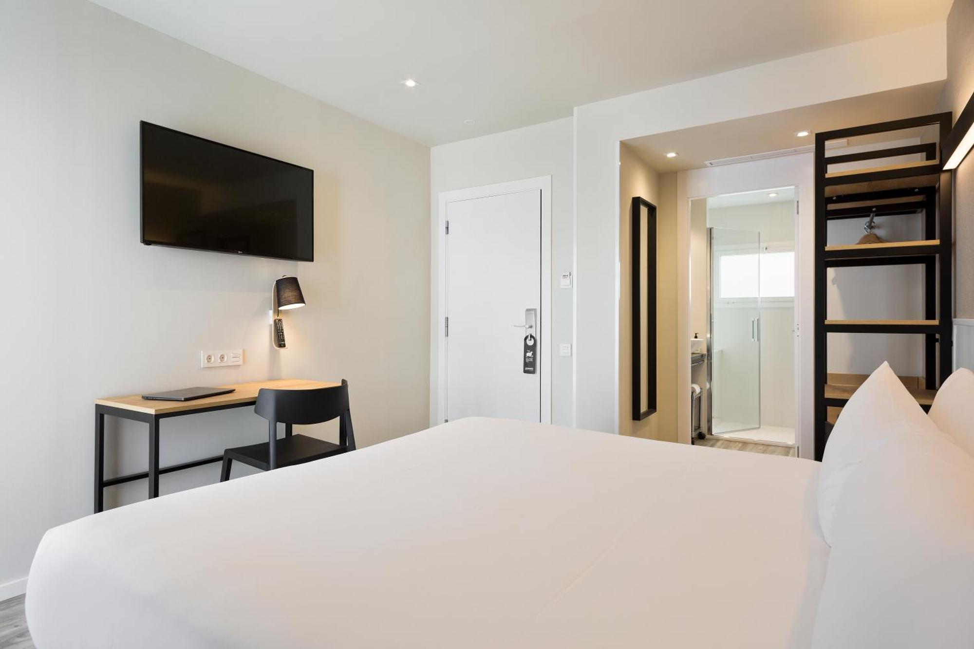 Superior Double or Twin Room,770070358:JPEG