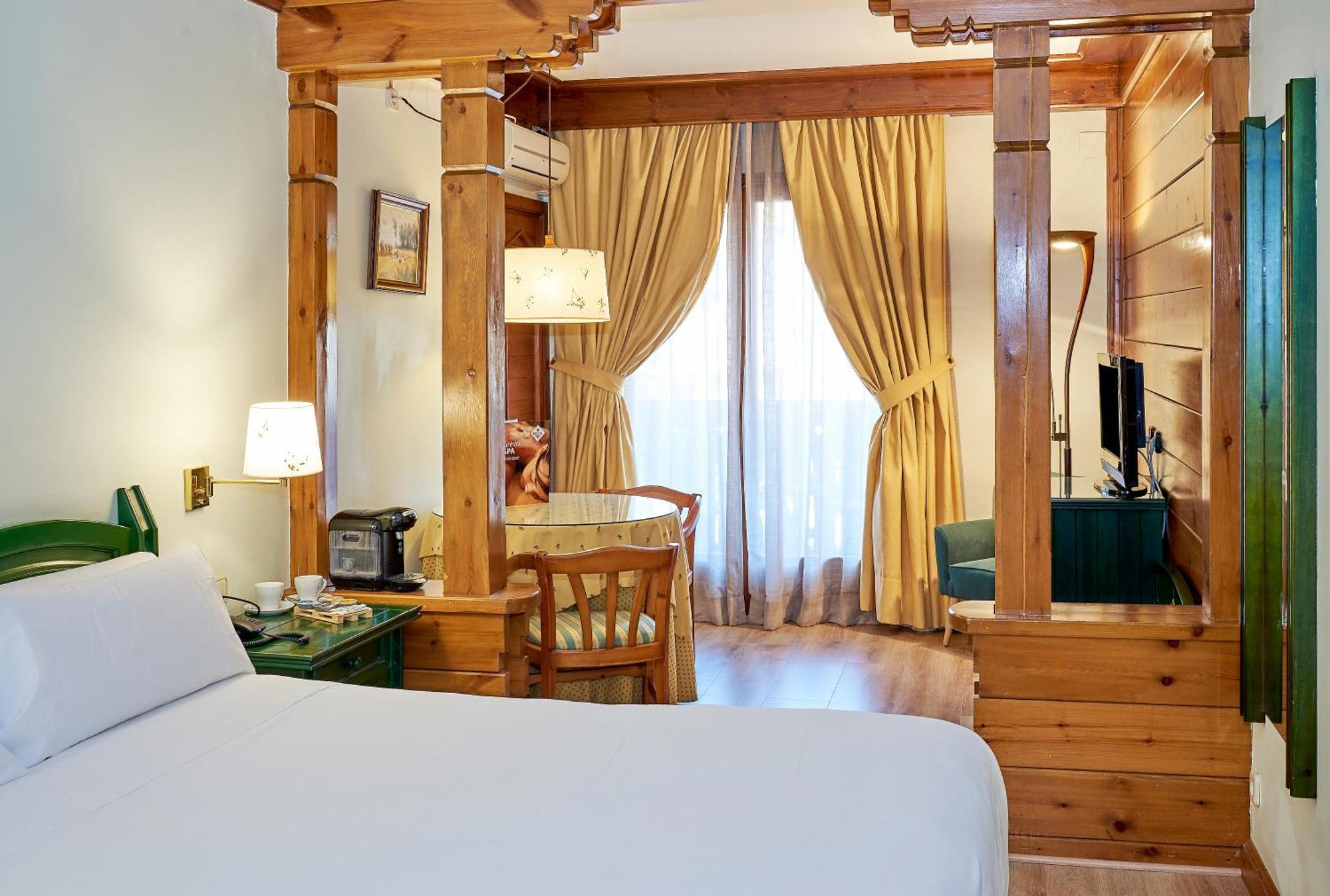 Twin Room,1443821575:JPEG