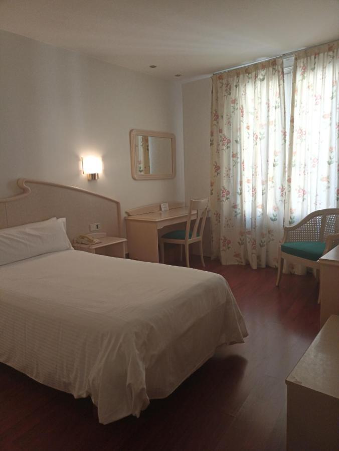 Economy Single Room,1386538337:JPEG