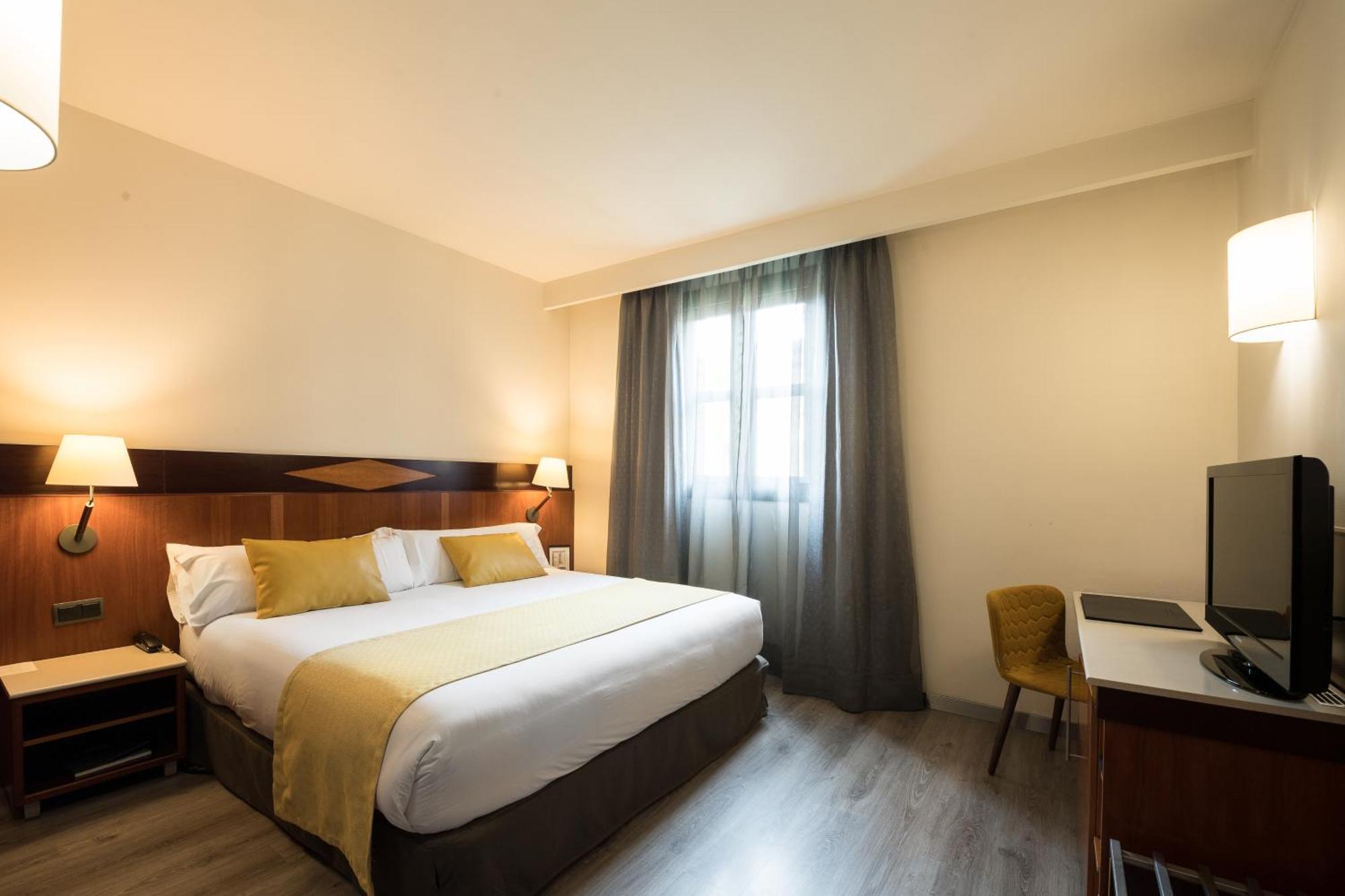 Standard Double or Twin Room,1273113052:JPEG