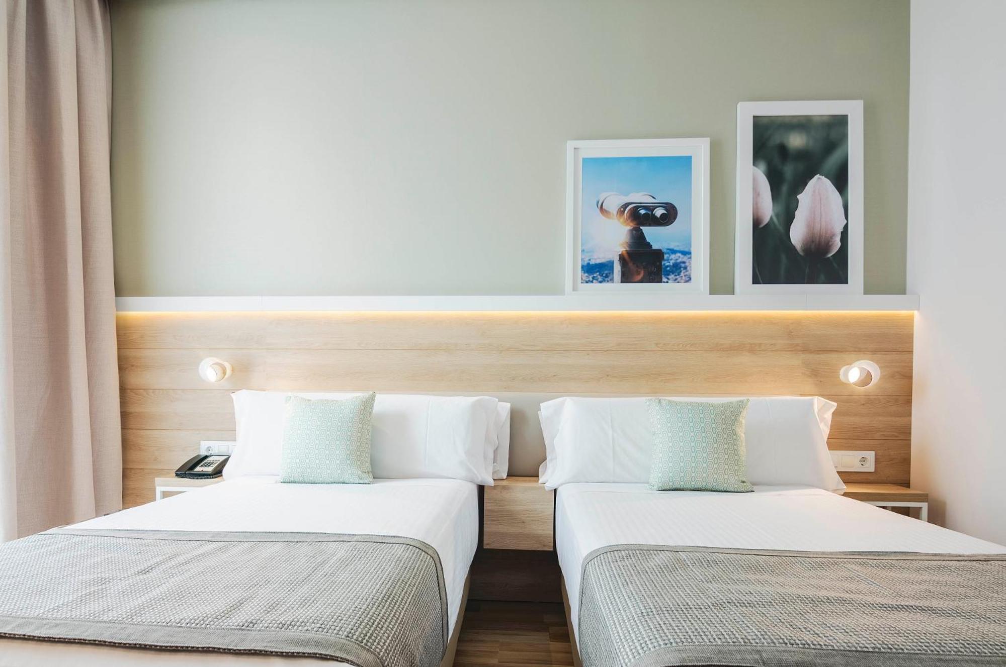 Twin Room,1457762614:JPEG