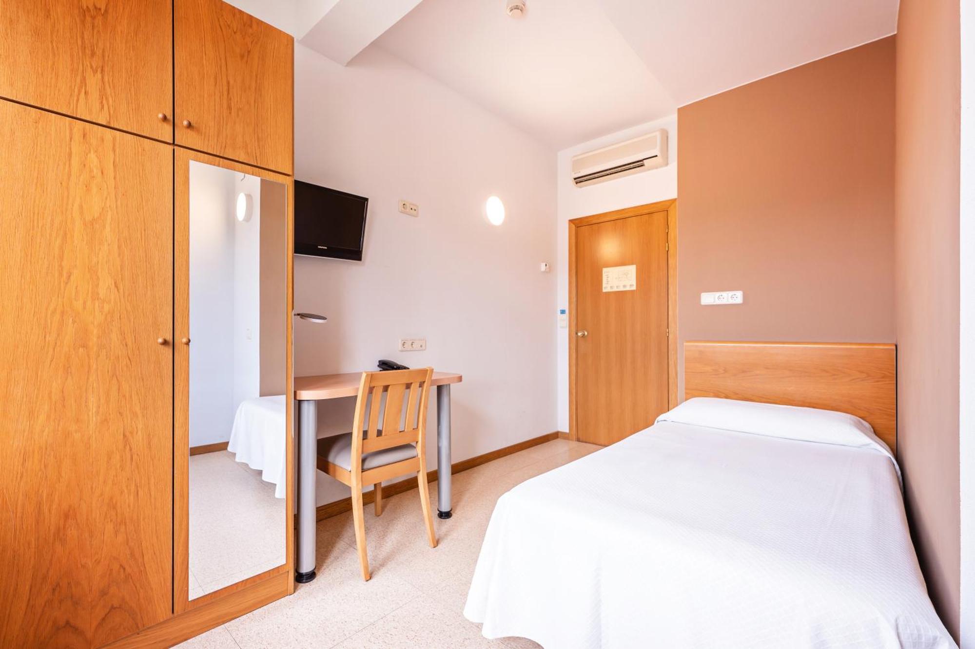 Budget Single Room,1493522794:JPEG