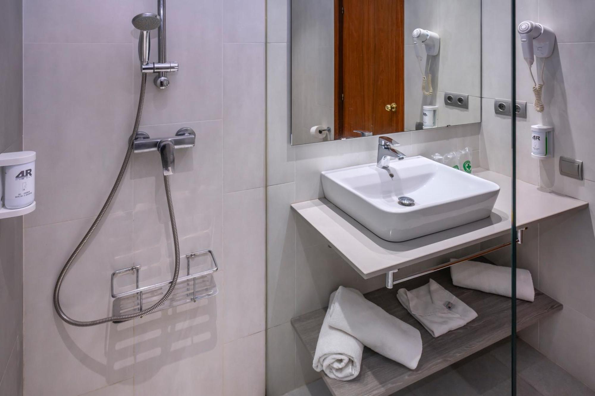Double or Twin Room,1689823895:JPEG