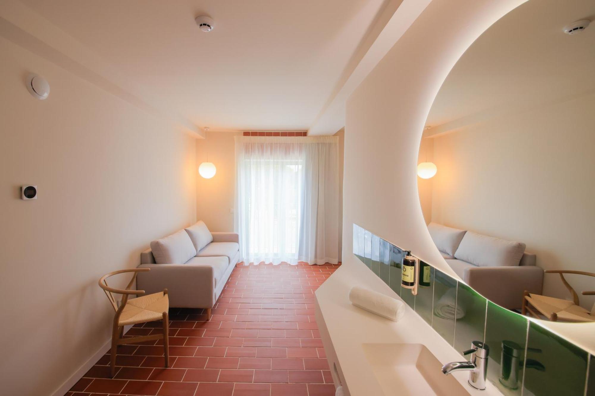 Studio Apartment,1466243567:JPEG