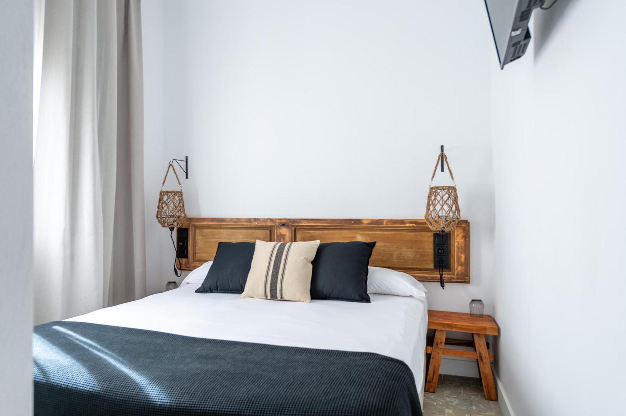 Small Double or Twin Room,1538360572:JPEG
