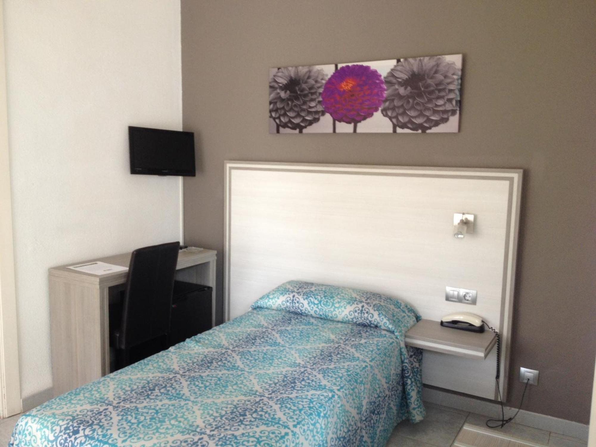 Single Room,1558540234:JPEG