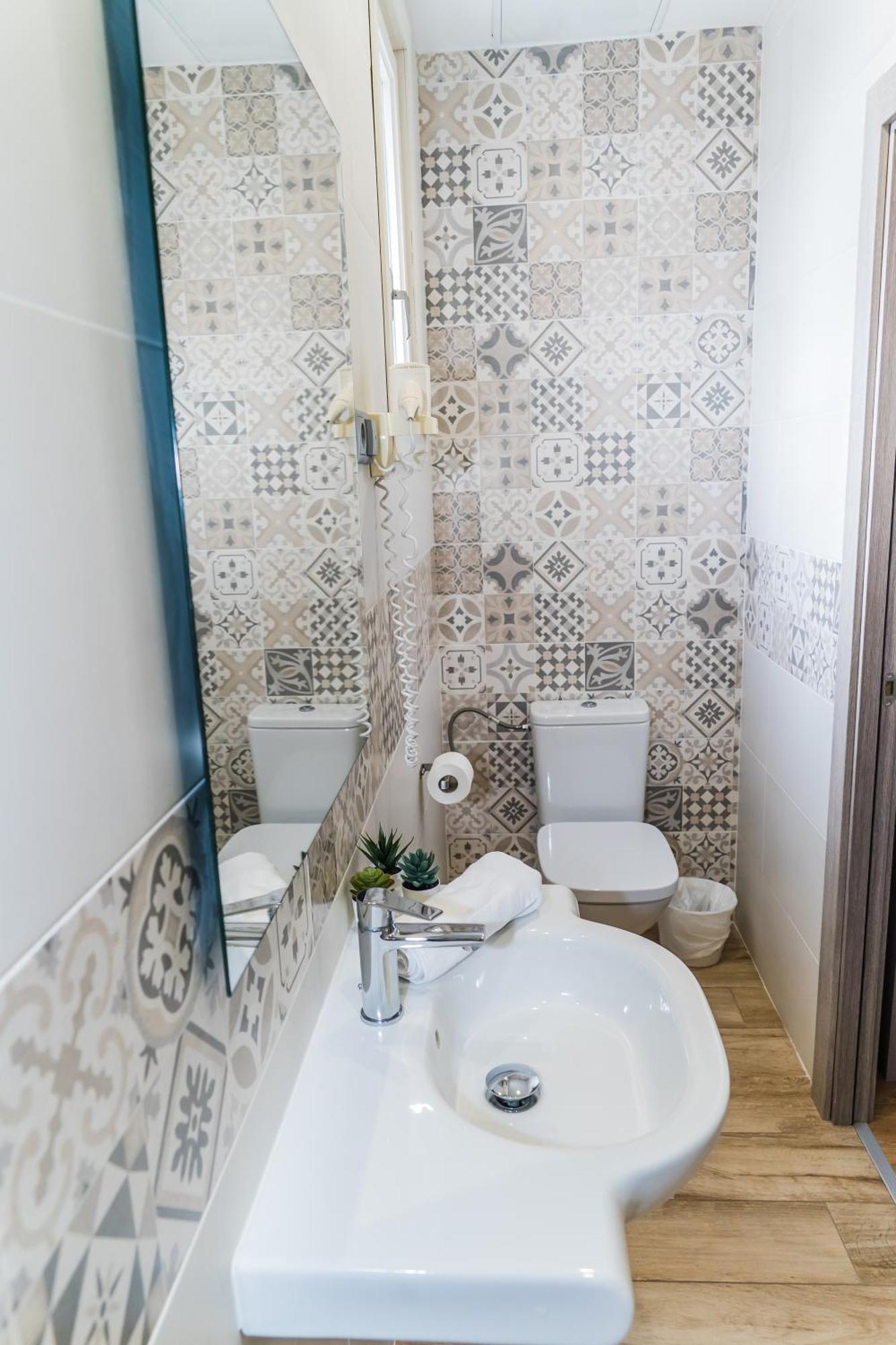 Double or Twin Room with Balcony,1558540762:JPEG