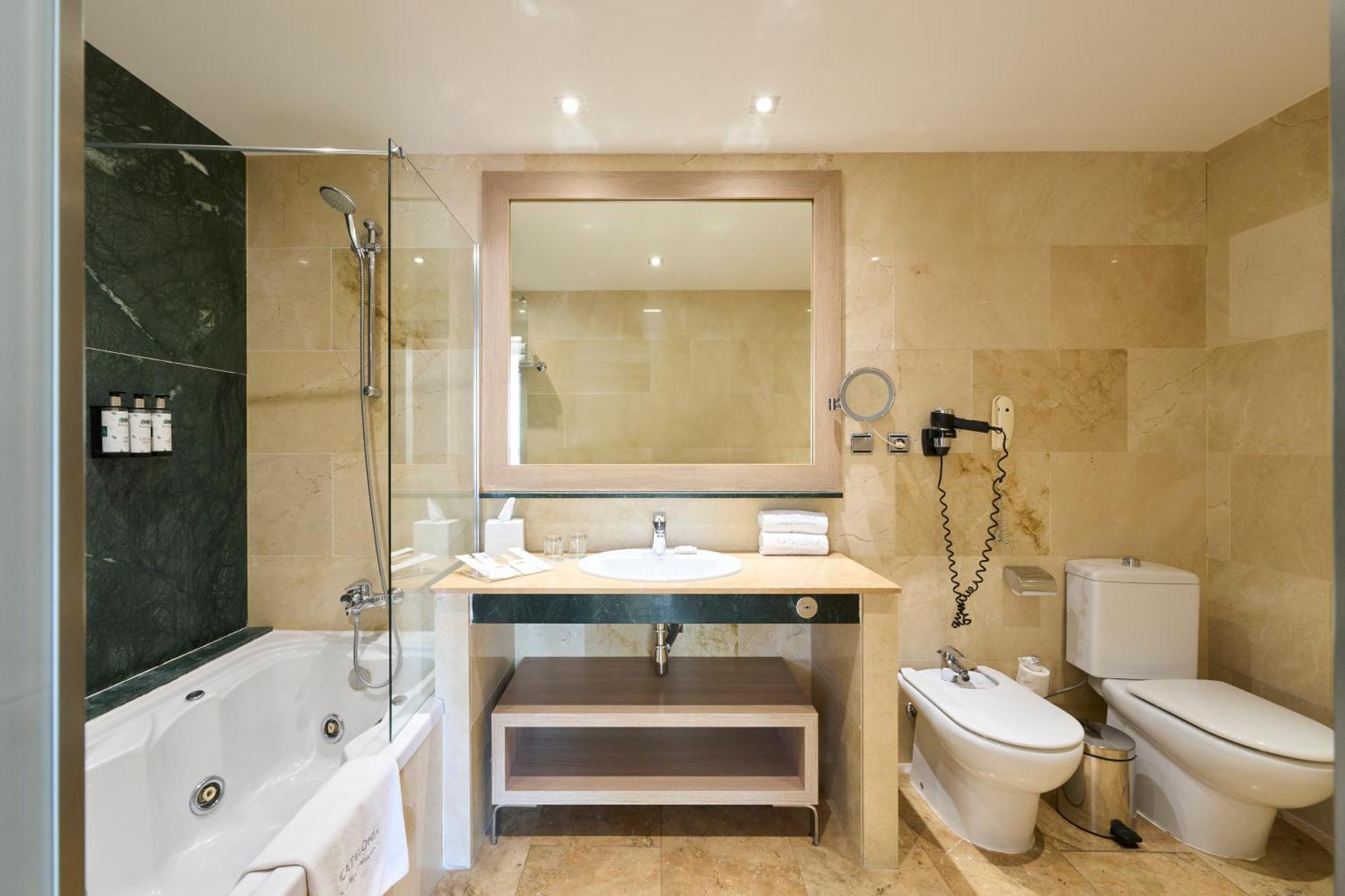 Triple Room,1559625760:JPEG