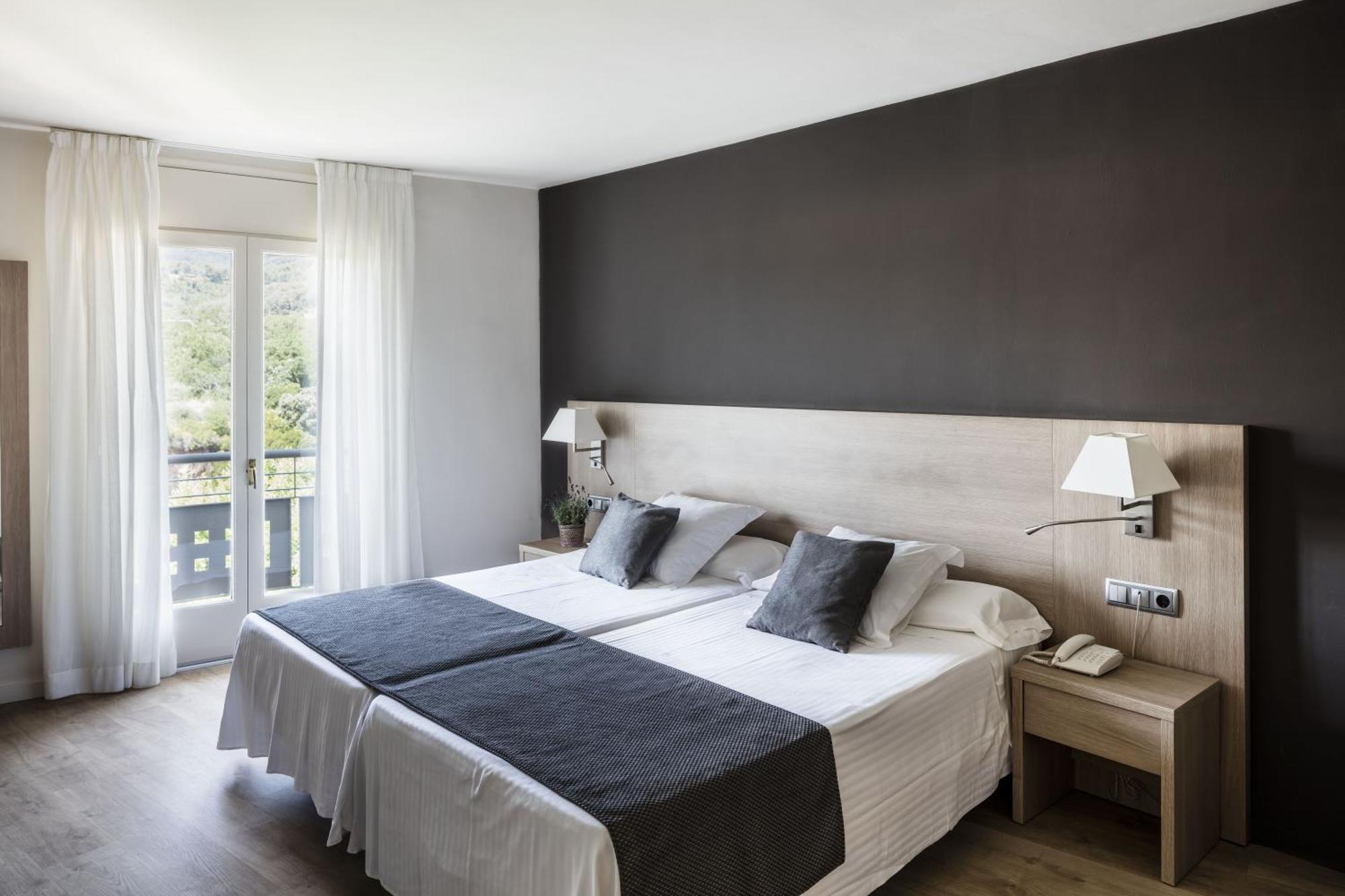 Double or Twin Room Balcony