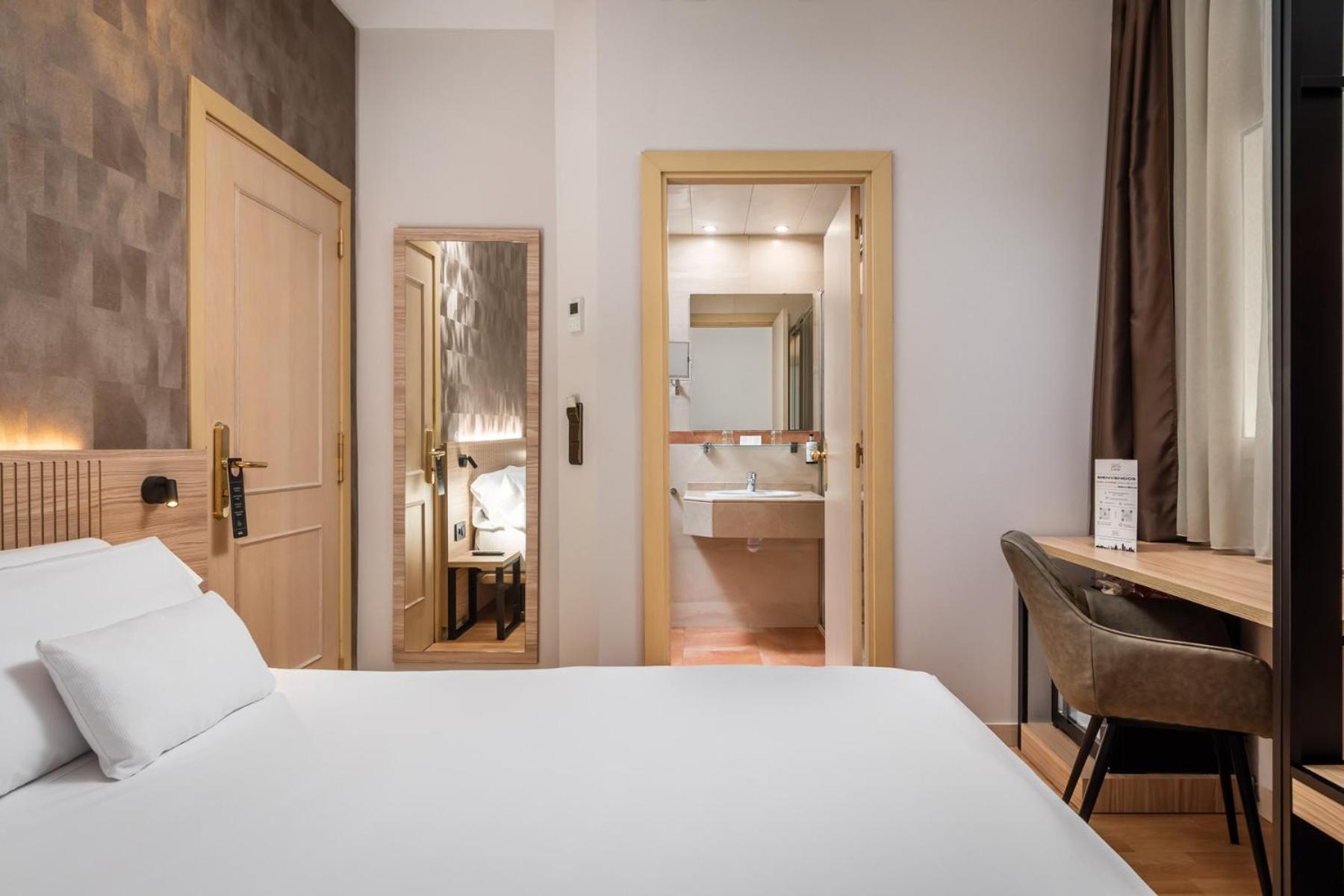 Small Double Room,1610218842:JPEG
