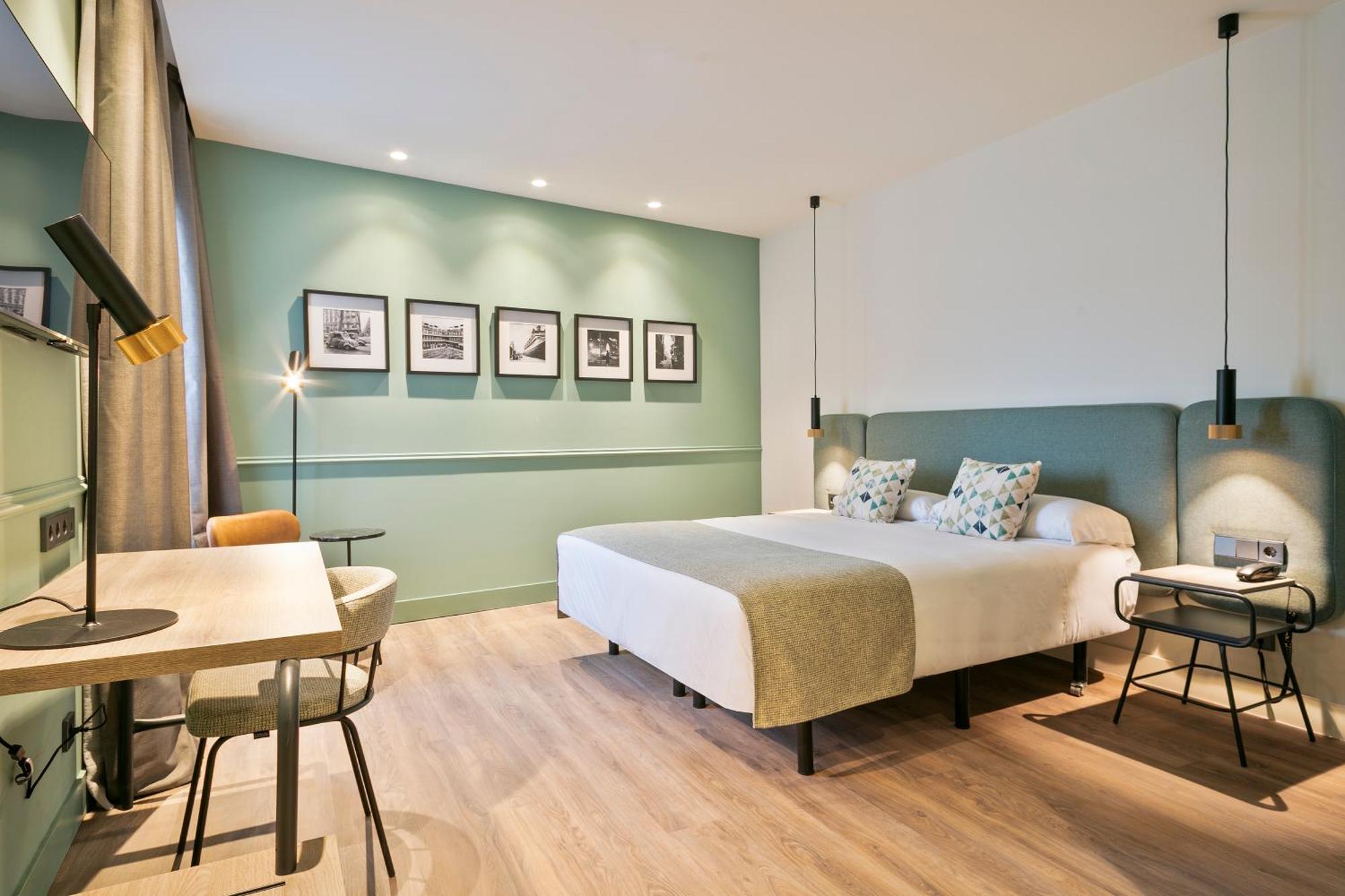 Queen Room with Balcony,1656171309:JPEG