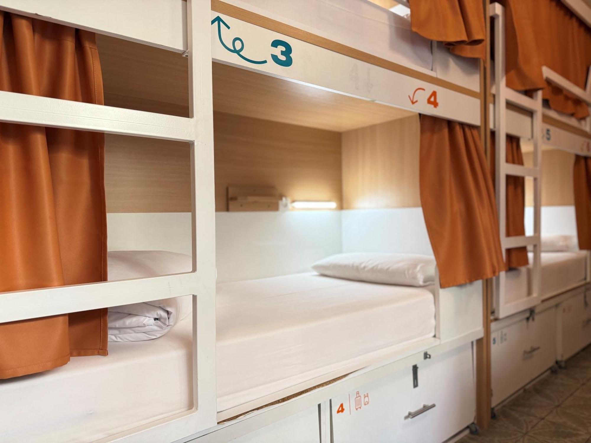 Bed 10-Bed Female Dormitory Room,1739448275:JPEG