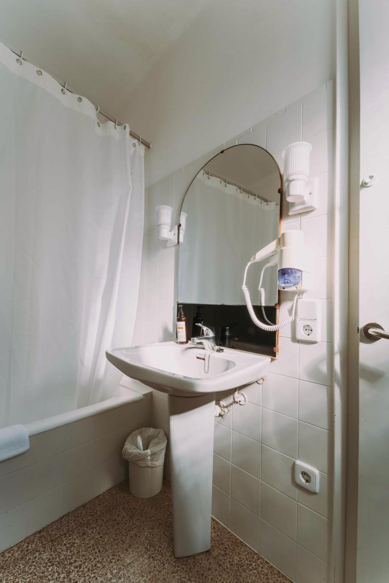 Single Room,1627206560:JPEG
