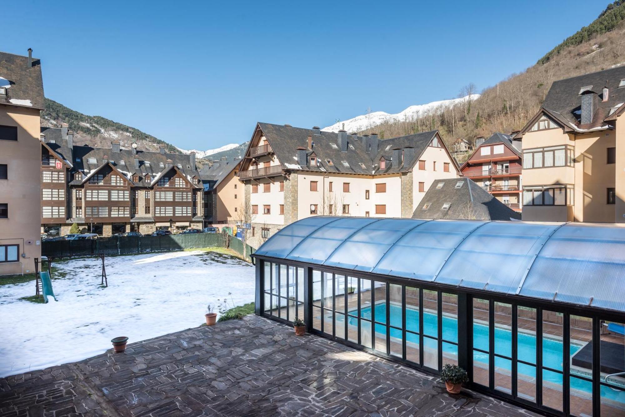 Apartment access to swimming pool