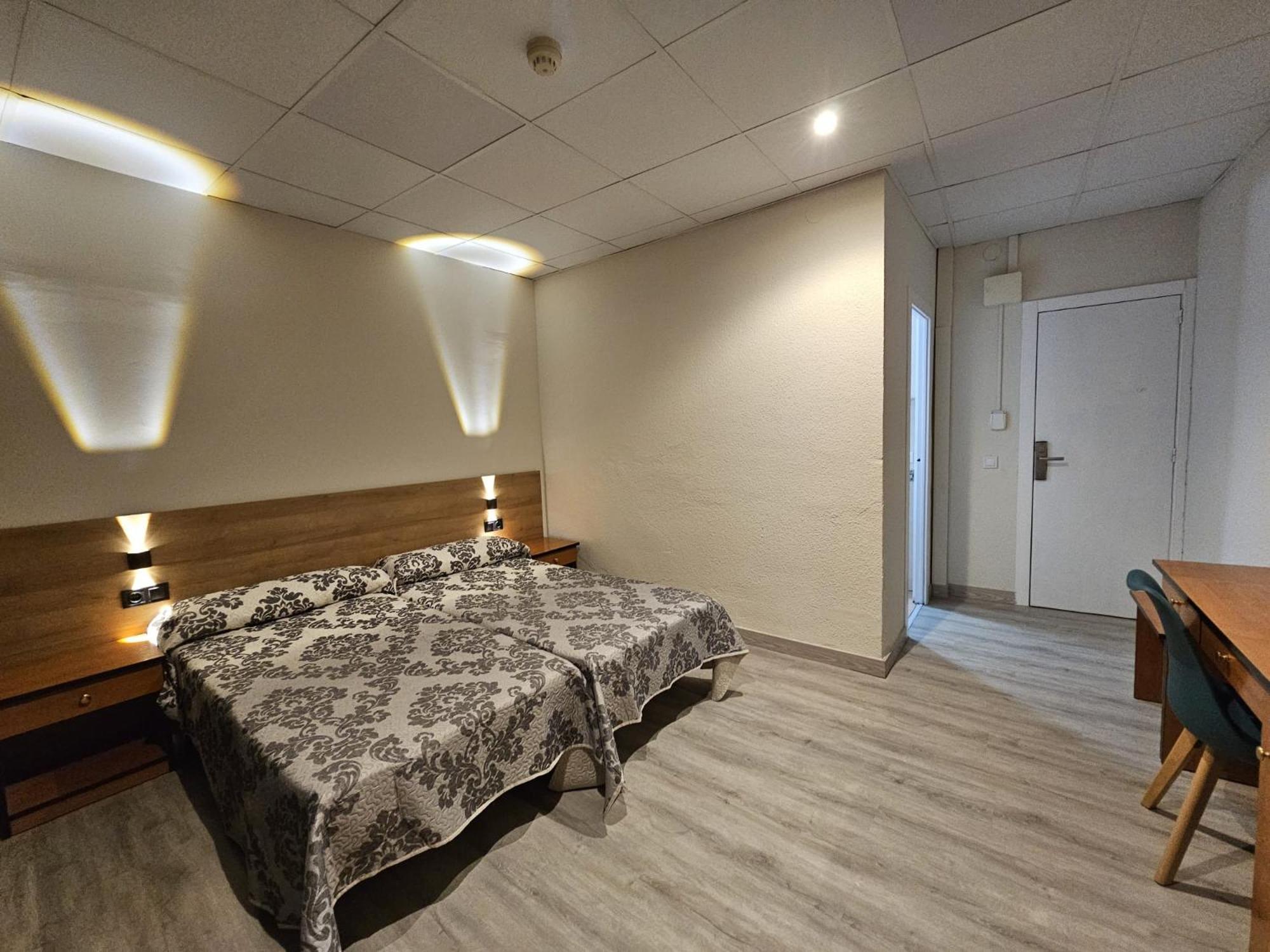 Deluxe Double Room Bath,1692079168:JPEG