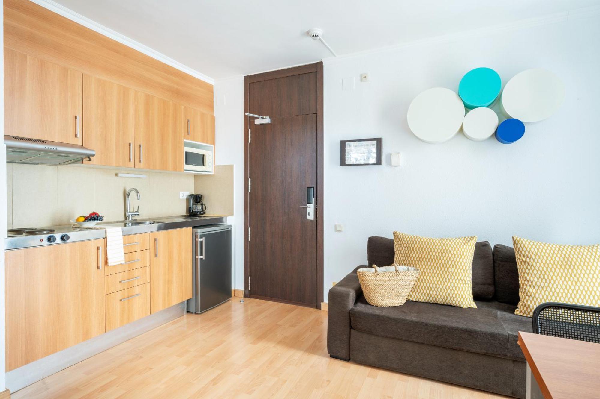 Apartment with Balcony,1658747673:JPEG