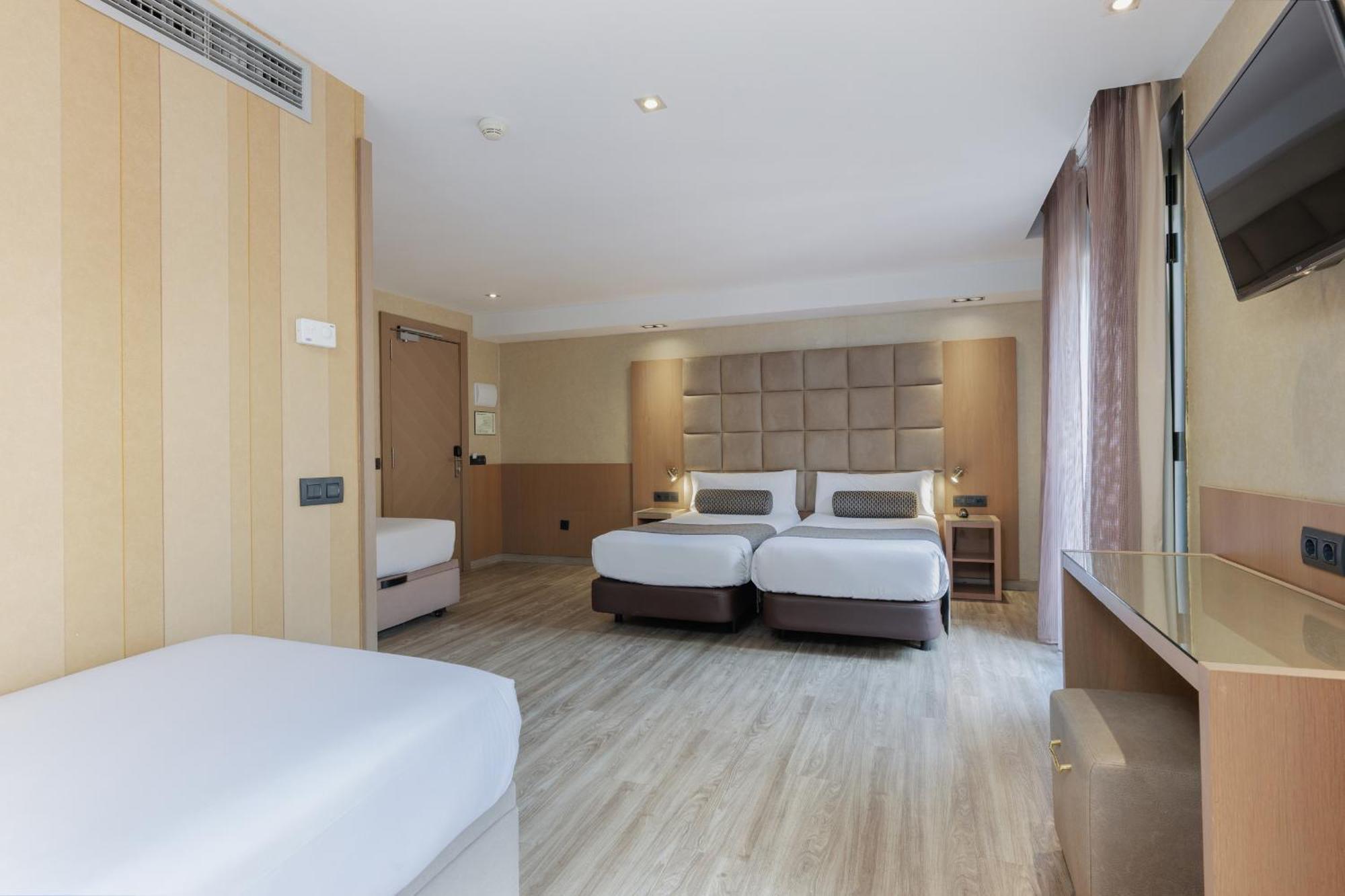 Standard Quadruple Room,1669814848:JPEG