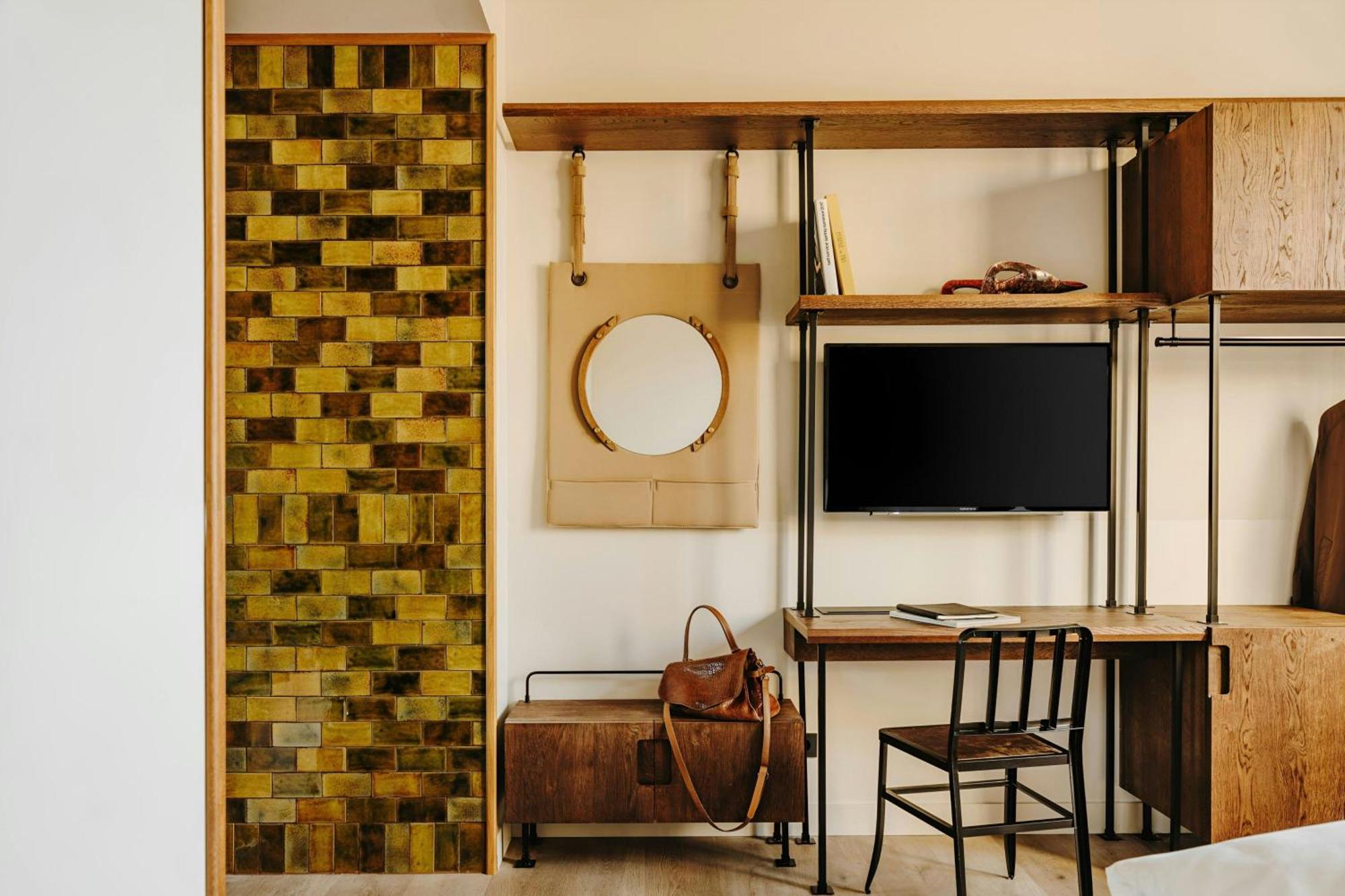 Two-Bedroom Suite,1674780624:JPEG