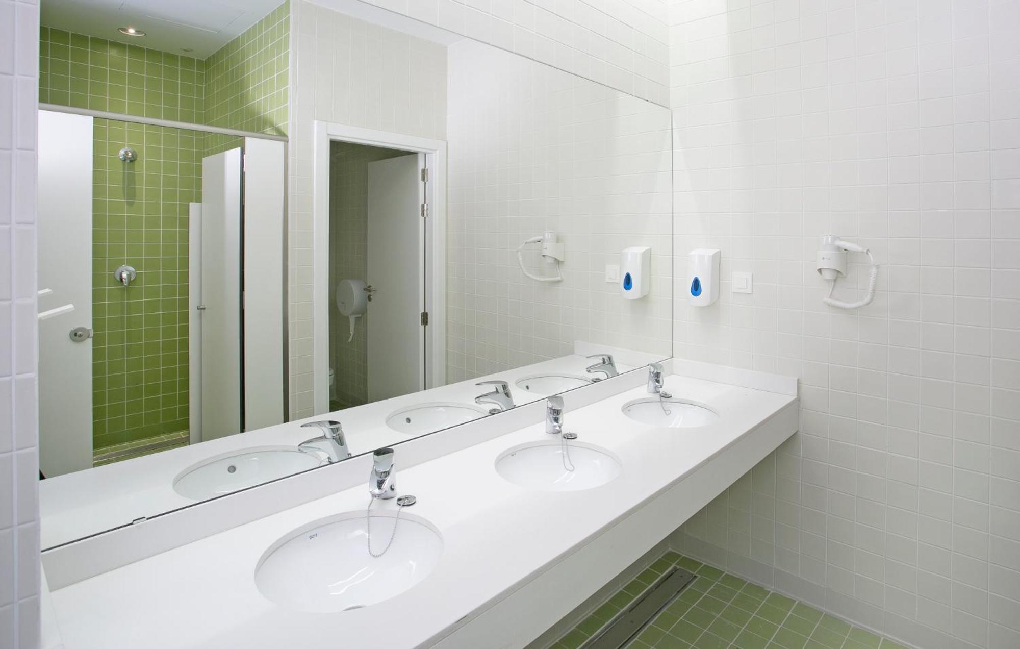Bed 14-Bed Dormitory Room Bathroom,425281026:JPEG