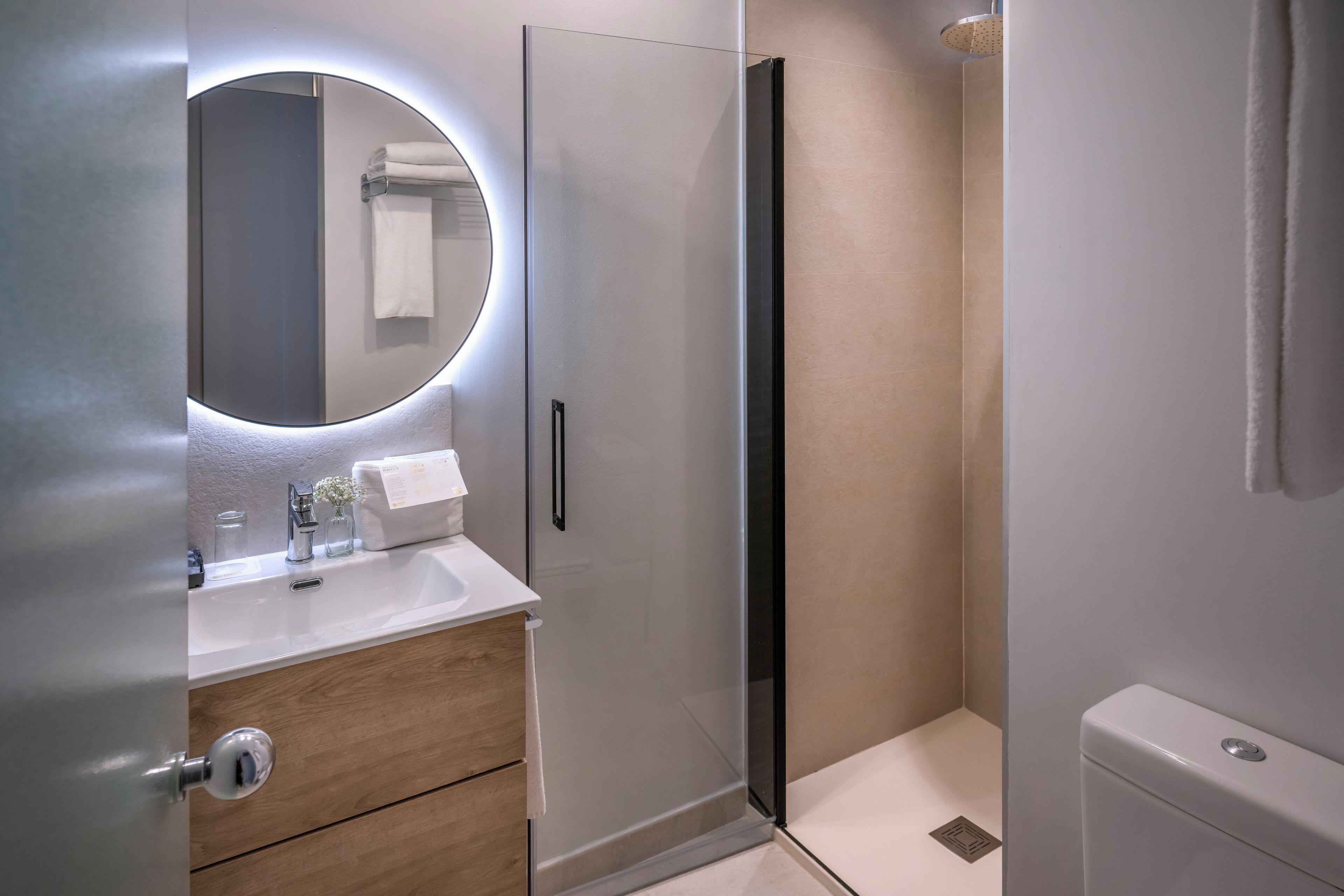 Small Single Room,1594694862:JPEG
