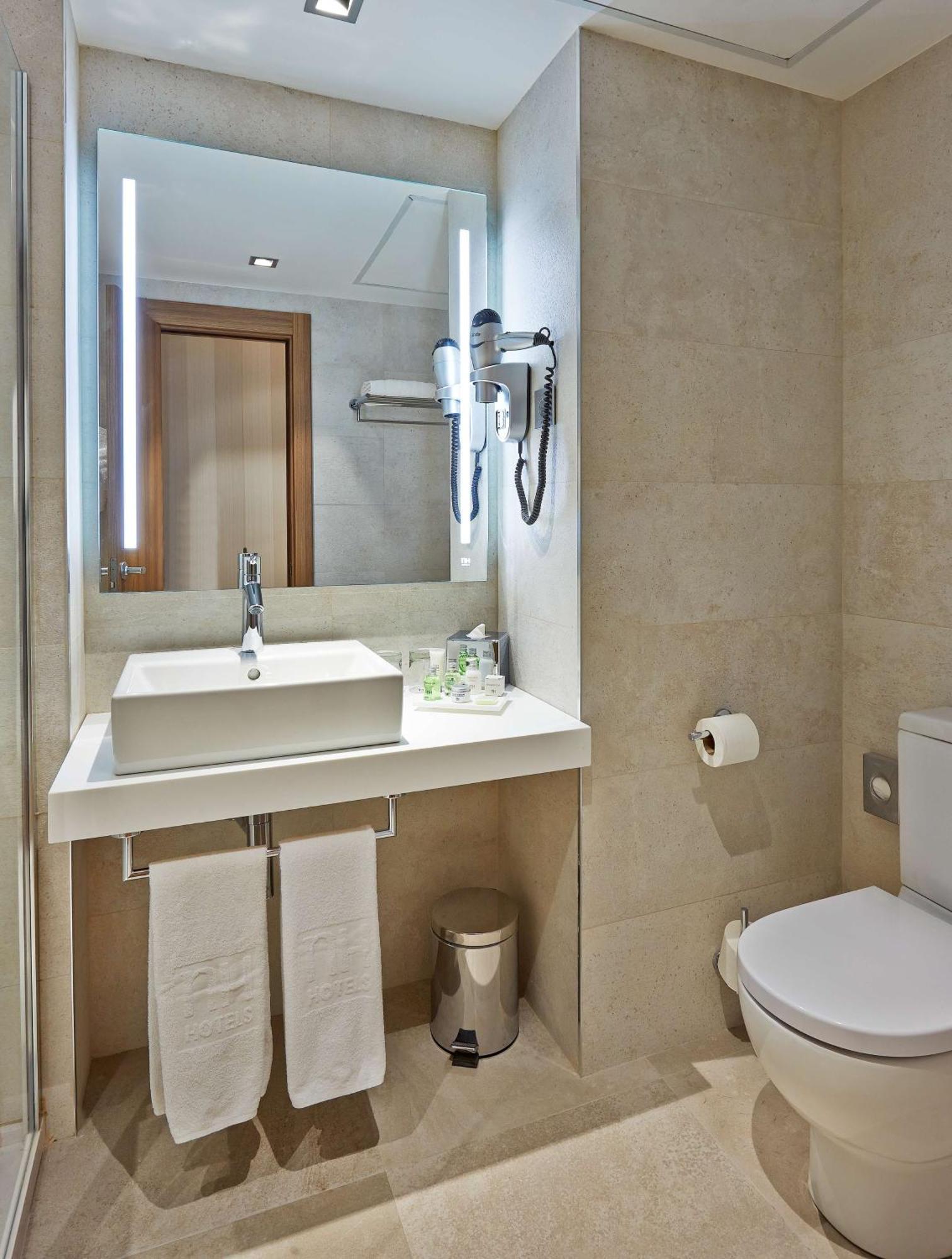 Standard Double or Twin Room,1729991439:JPEG
