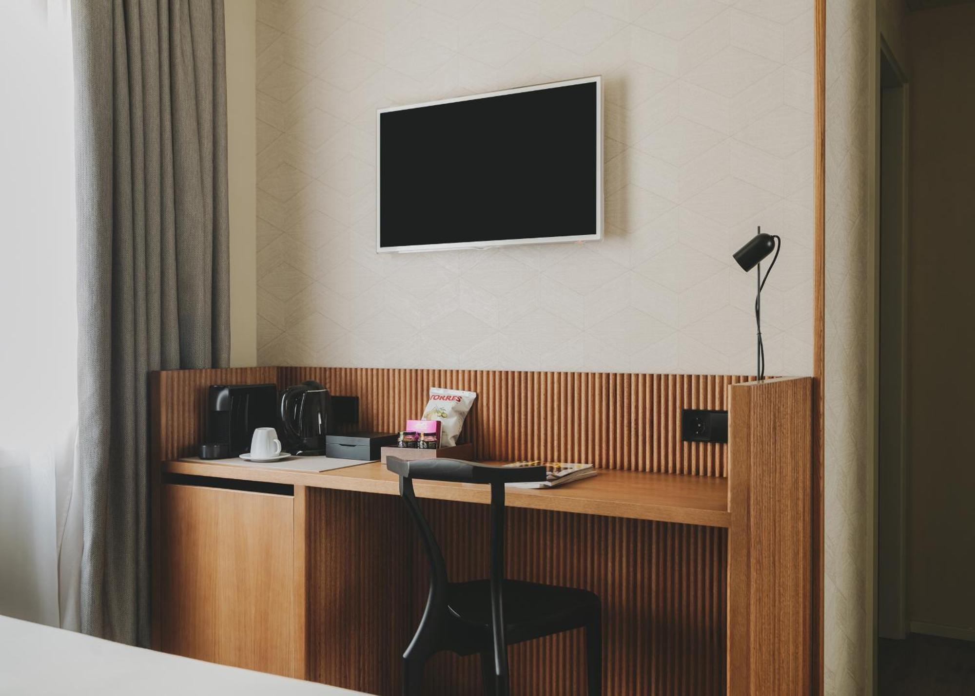 Superior Room,1742584892:JPEG