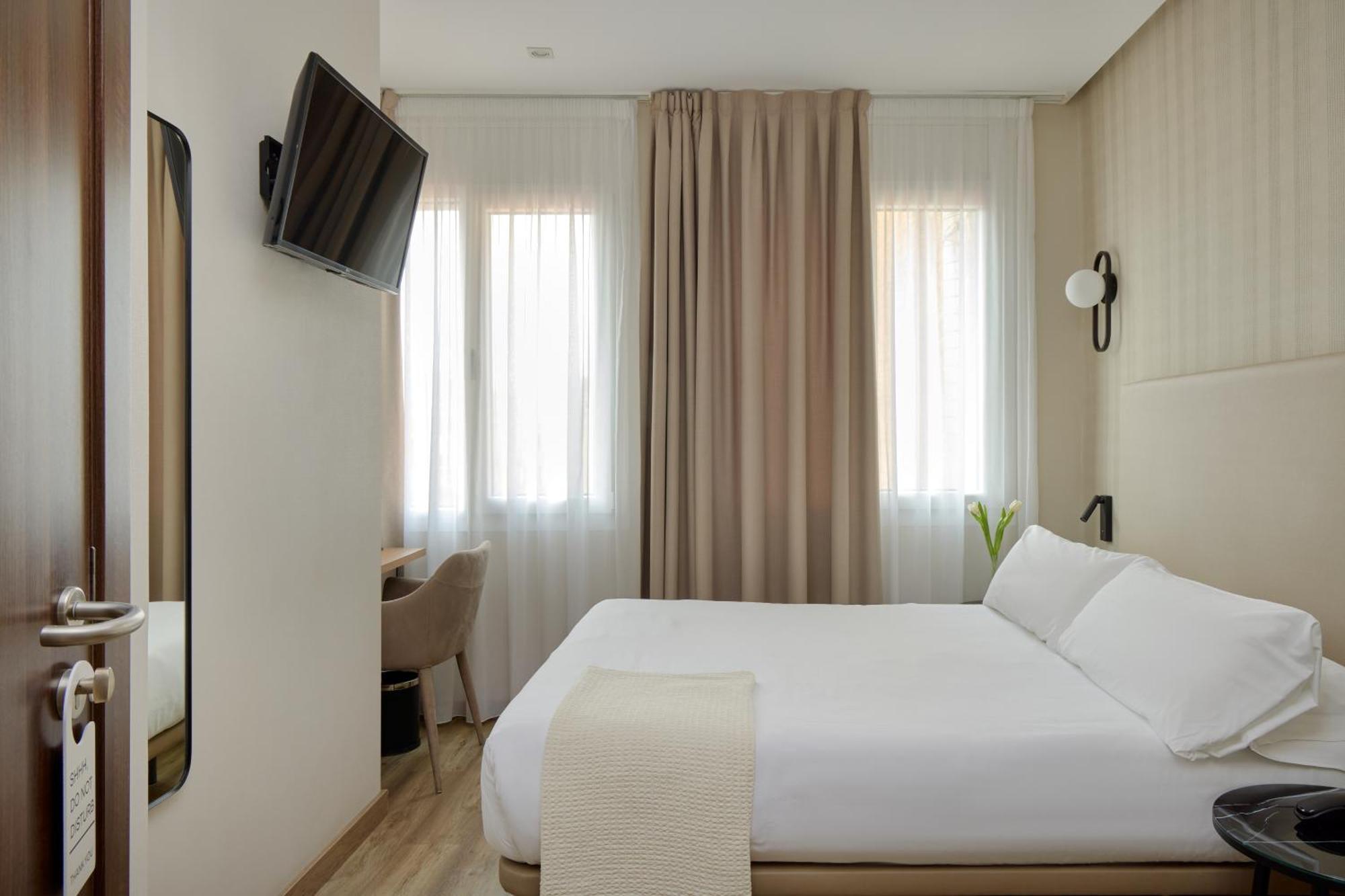 Double Room,1742815405:JPEG