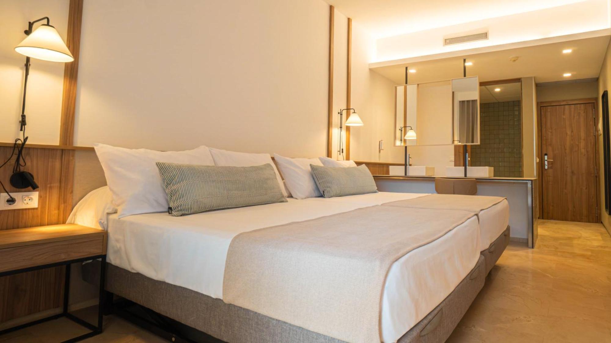 Double or Twin Room,1756524284:JPEG