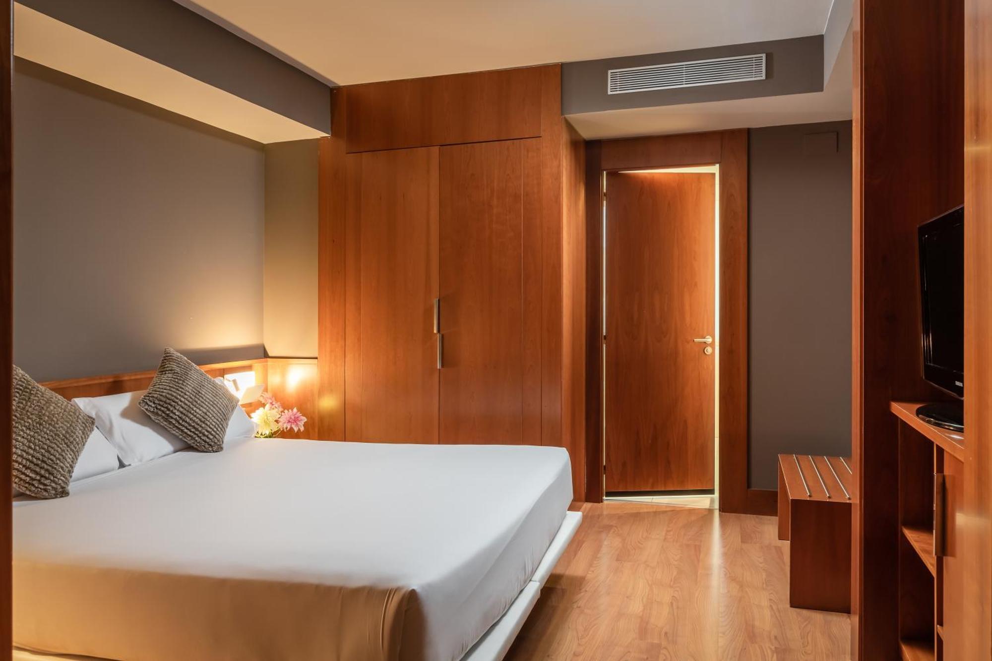 Junior Suite,1765153385:JPEG