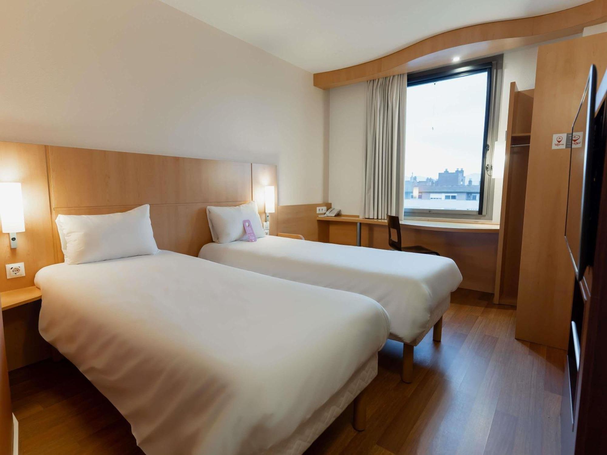 Twin Room,1765213435:JPEG