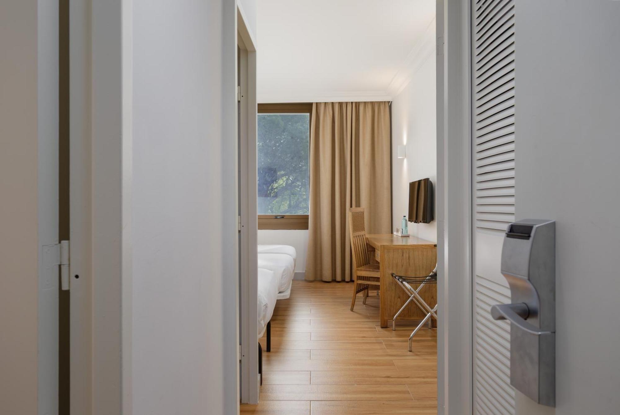 Standard Double or Twin Extra Bed,1771705082:JPEG