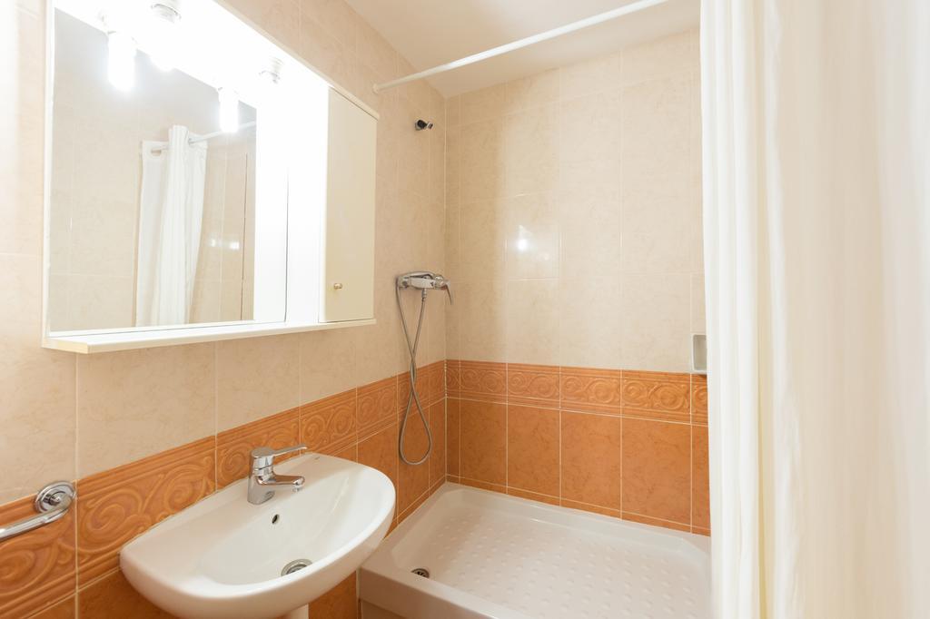 Habitación Doble Económica con baño privado sin vistas