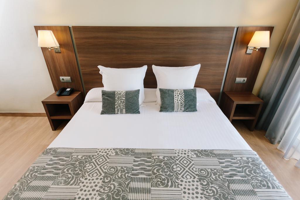 Standard Double or Twin Room,655160652:JPEG