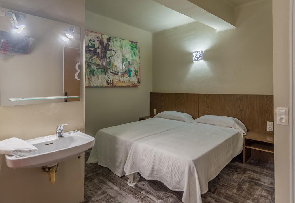 Standard Double Room with Shared Bathroom,346879045:JPEG