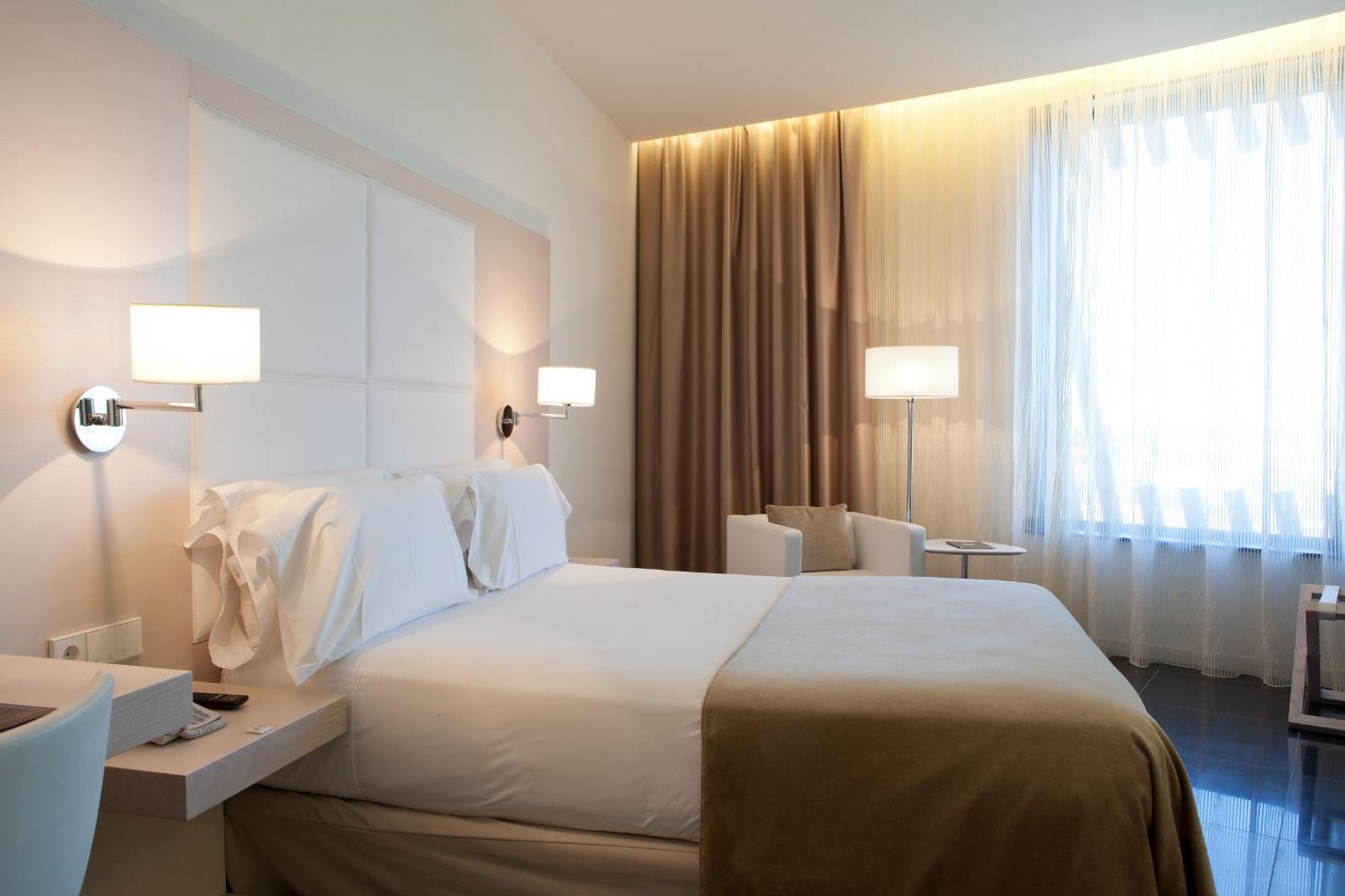 Standard Double or Twin Room,812830380:JPEG