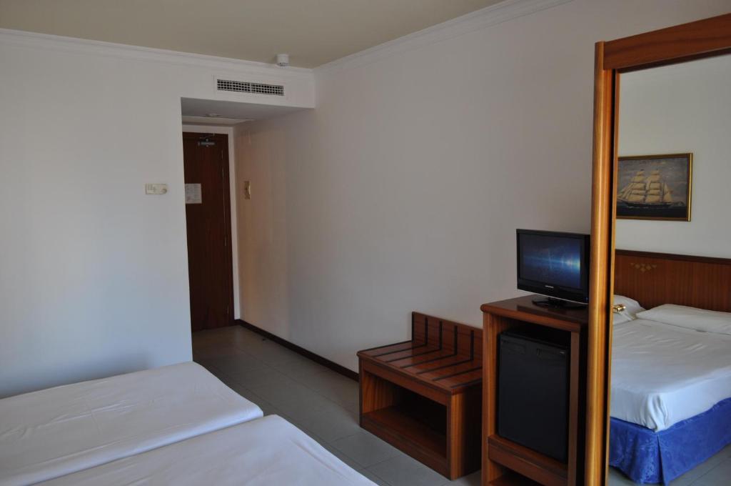 Standard Double or Twin Room with Balcony,63113134:JPEG
