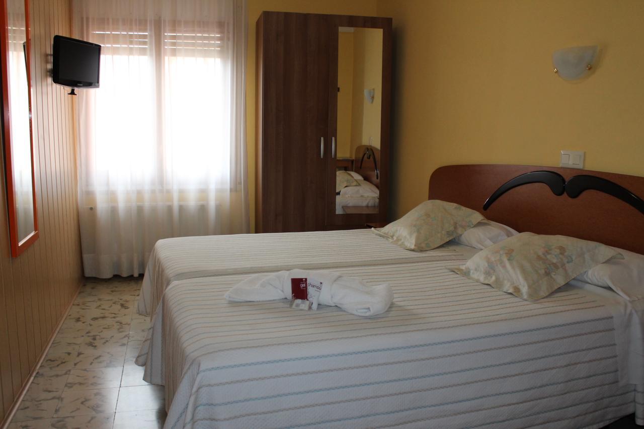 Economy Double or Twin Room,664269540:JPEG