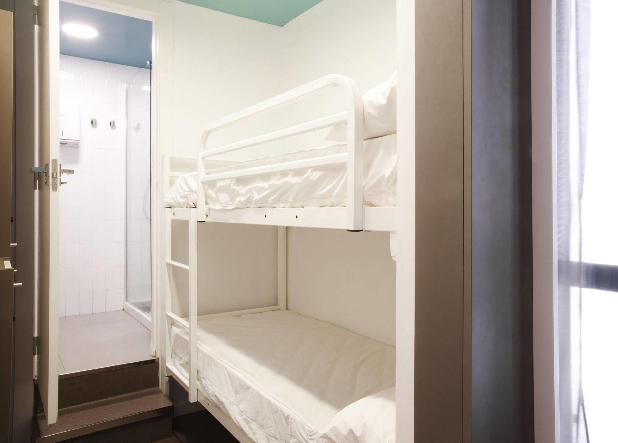 Quadruple Room Bathroom
