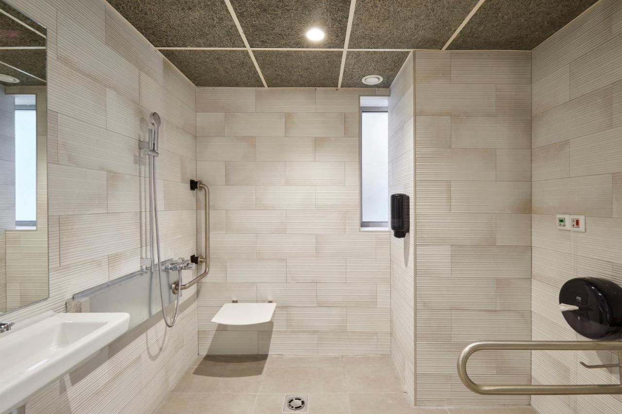 Family Room Private Bathroom,766783723:JPEG