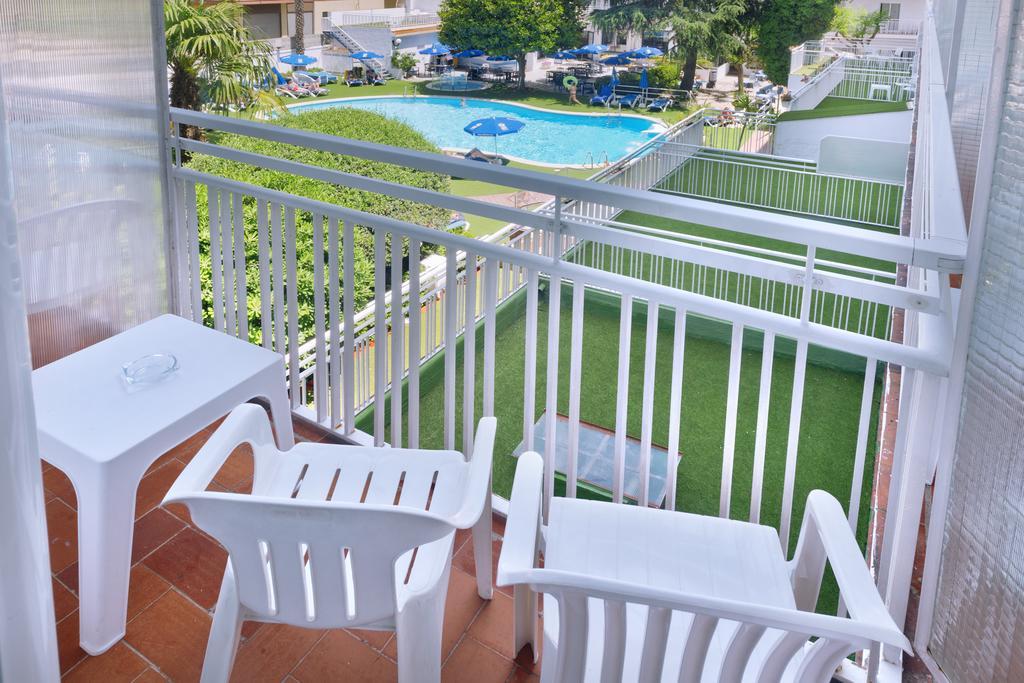 Apartment Balcony Pool View,368714515:JPEG