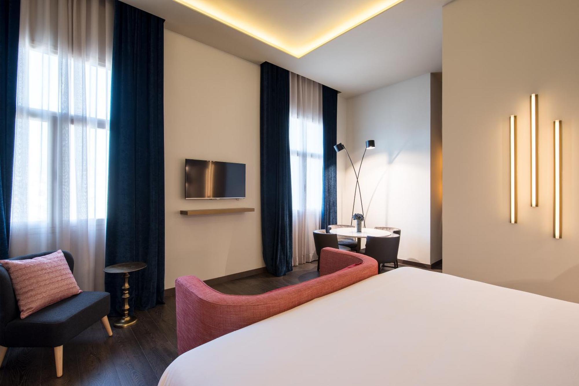 Deluxe Double Room,888826342:JPEG